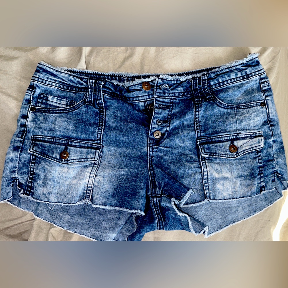 Size 13 women’s shorts L.E.I
